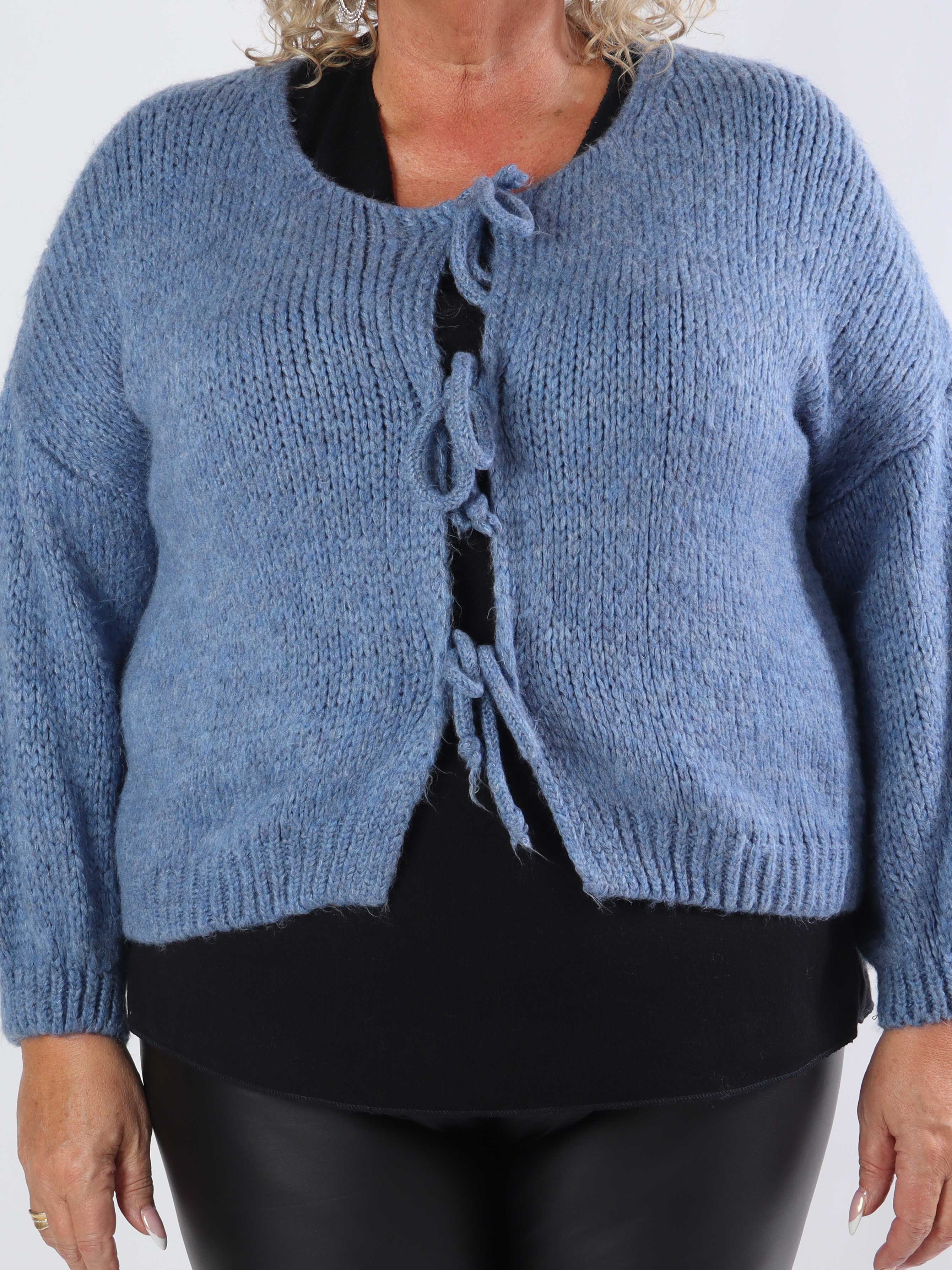 Kimberly - Sød plus size strikcardigan med sløjfer